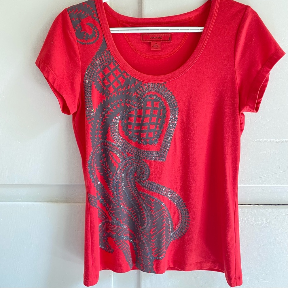Rare Sunset Rd Y2K grunge, cyber-pop, 2000s red short sleeve scoop neck tee M